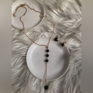 Faux gold/black beaded necklace & heart earrings